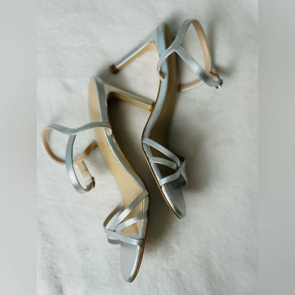 Stuart Weitzman Starla Ankle Strap Sandals in Silver Metallic Leather Size 7.5